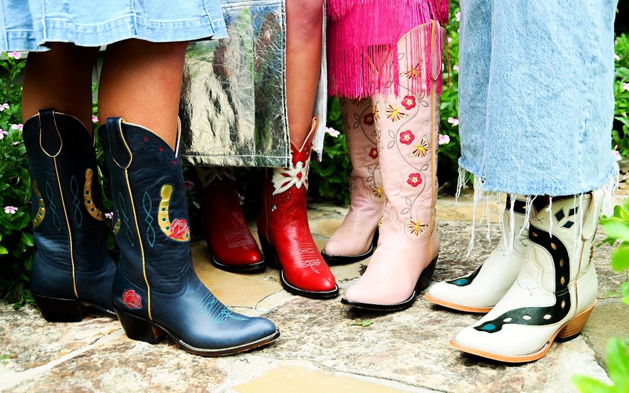 An application scenario or product detail of custom leather boots - Image 22