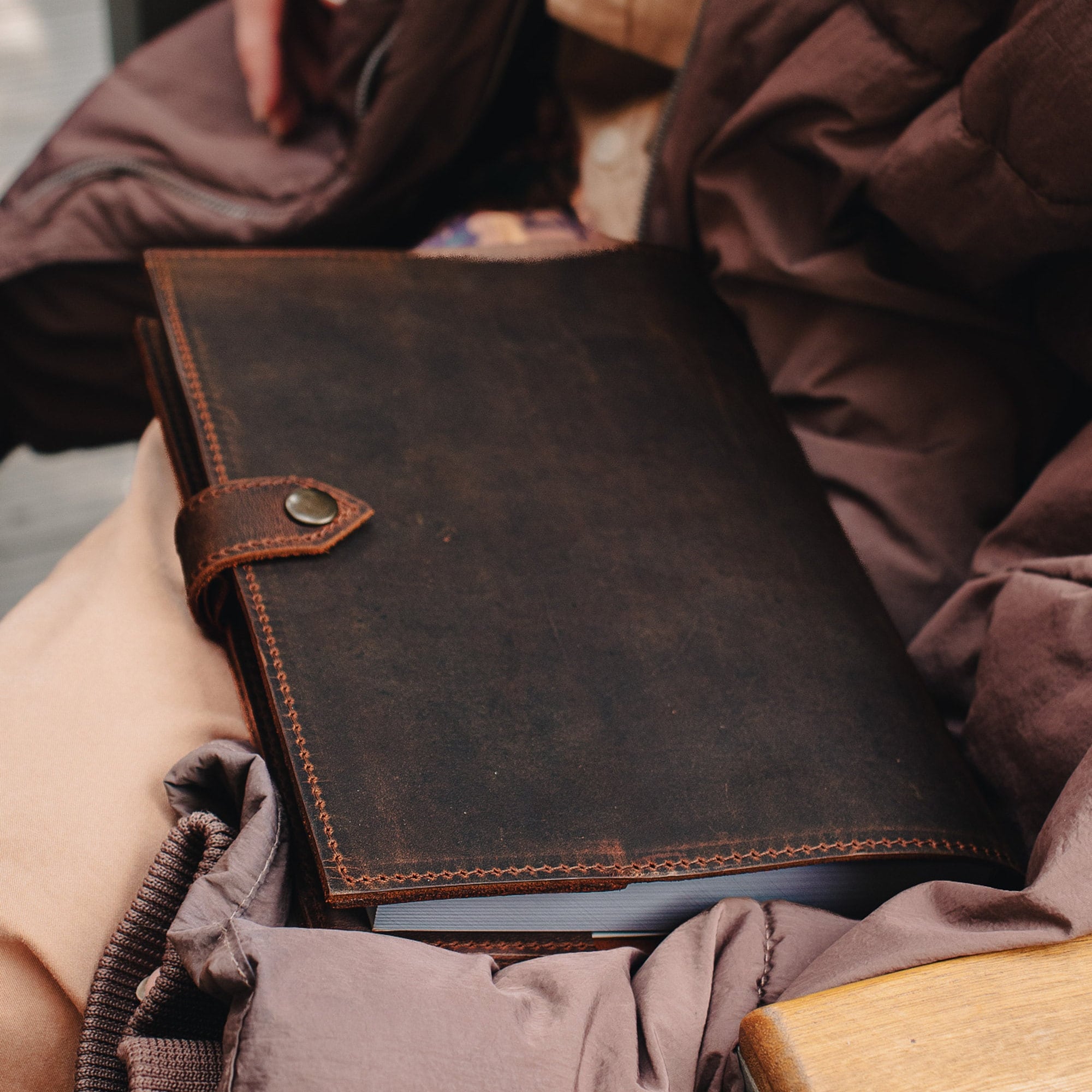 An application scenario or product detail of custom leather bound - Image 21