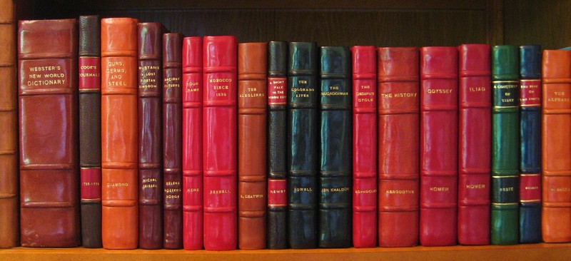 An application scenario or product detail of custom leather bound books - Image 18