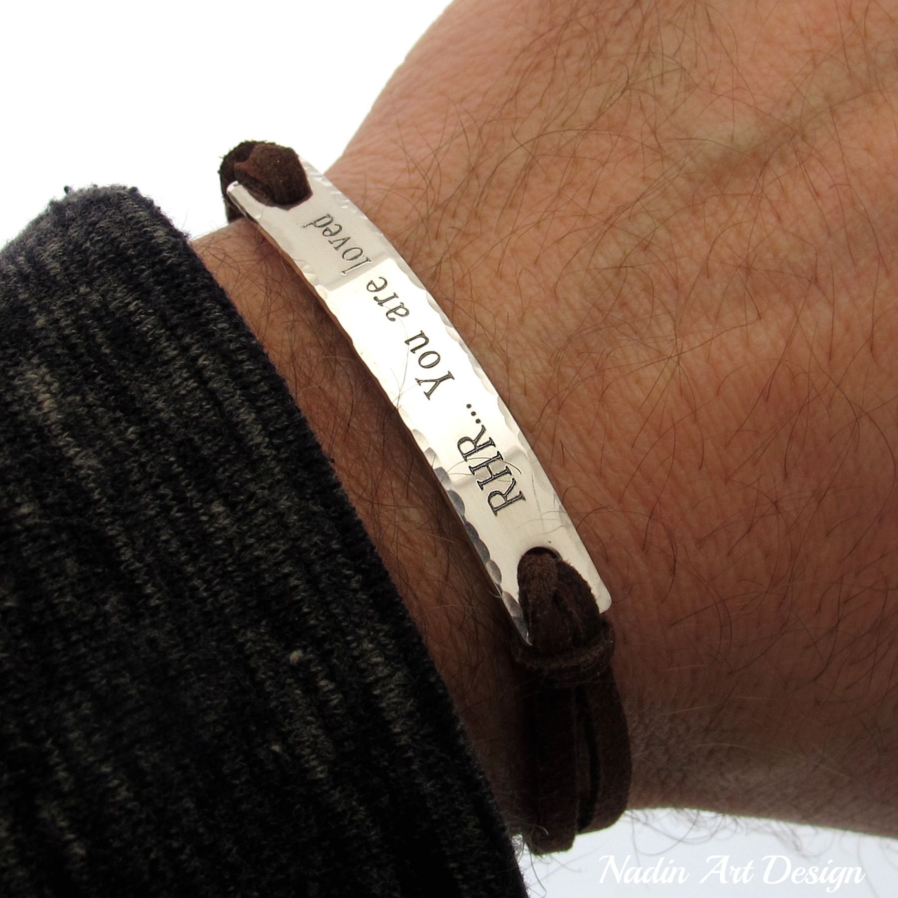 An application scenario or product detail of custom leather bracelets for him - Image 19
