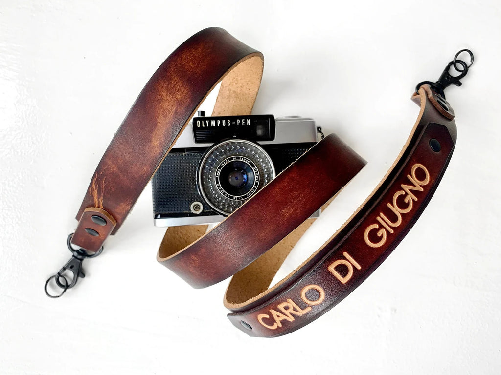 An application scenario or product detail of custom leather camera strap - Image 11