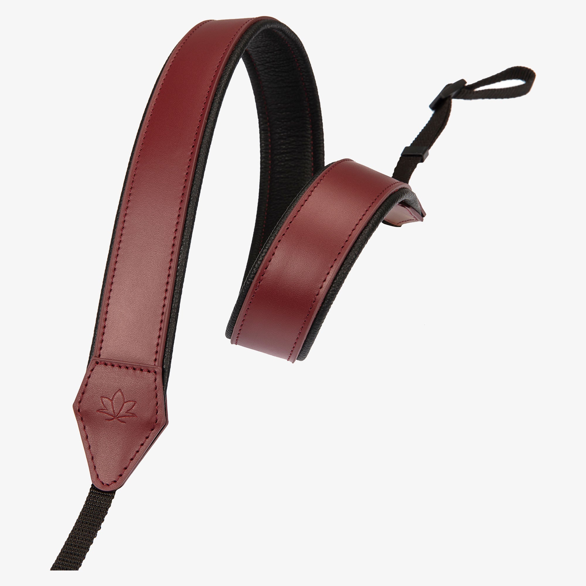 An application scenario or product detail of custom leather camera strap - Image 15