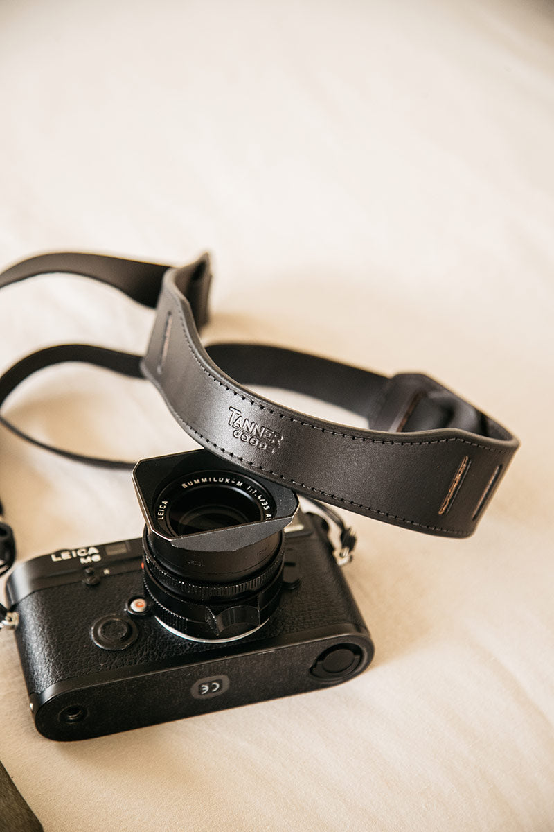 An application scenario or product detail of custom leather camera strap - Image 20