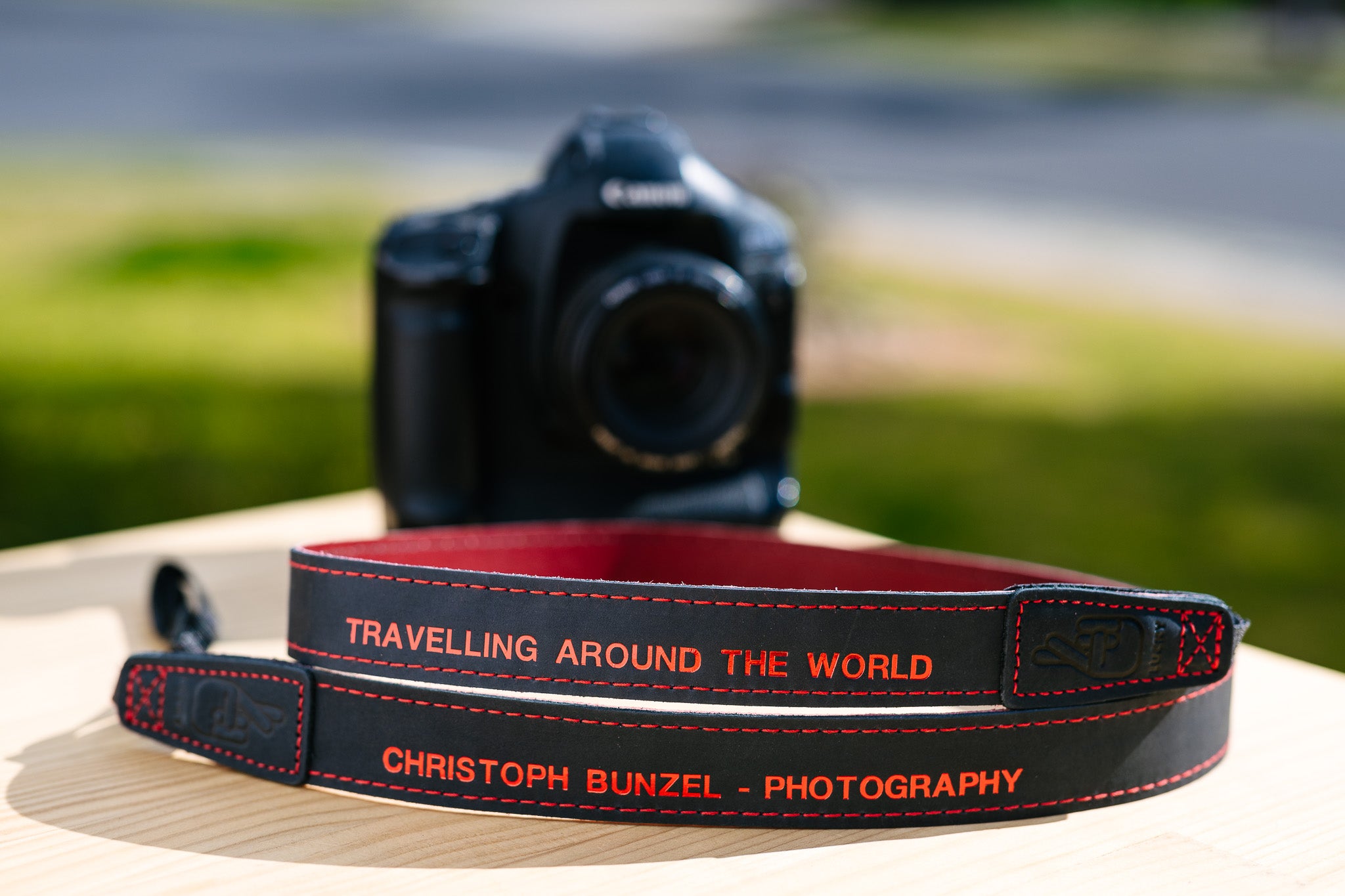 An application scenario or product detail of custom leather camera strap - Image 22