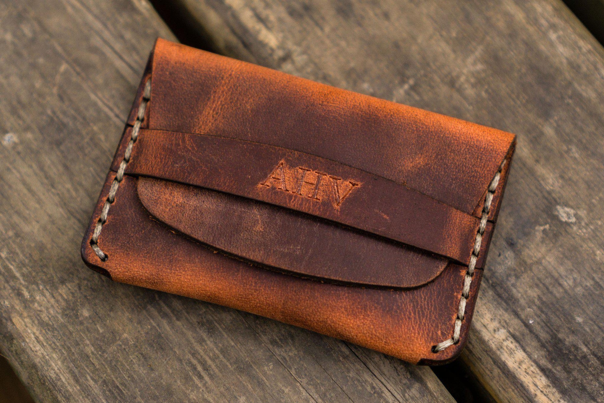 An application scenario or product detail of custom leather card holder - Image 4