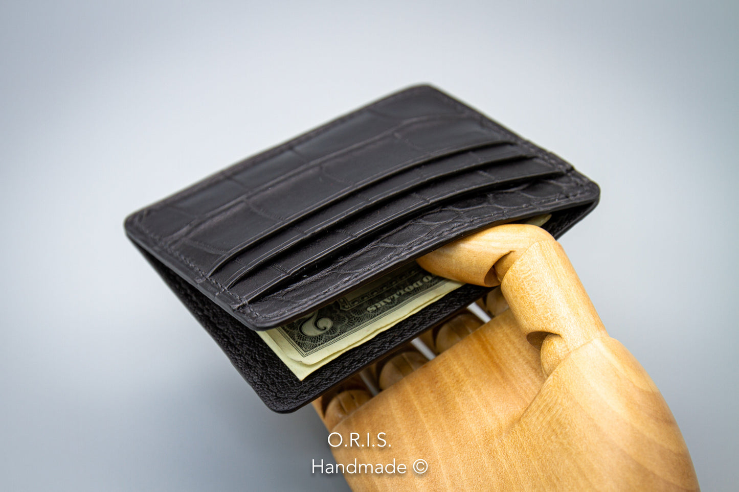 An application scenario or product detail of custom leather card holder - Image 14