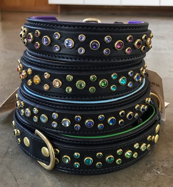 An application scenario or product detail of custom leather collars - Image 21