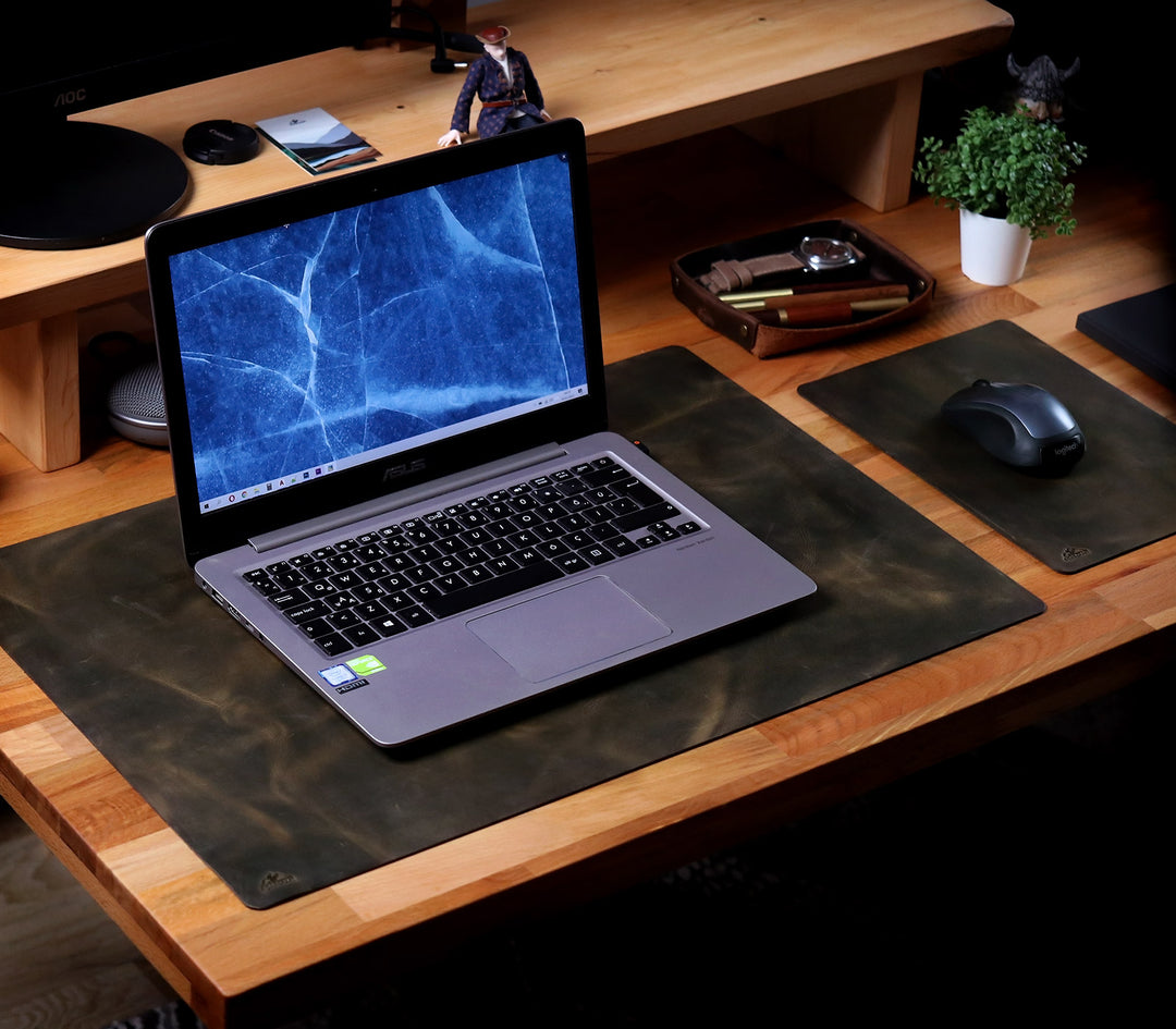 An application scenario or product detail of custom leather desk mat - Image 11