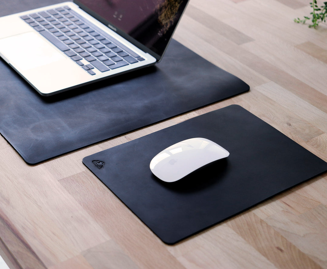 An application scenario or product detail of custom leather desk mat - Image 23