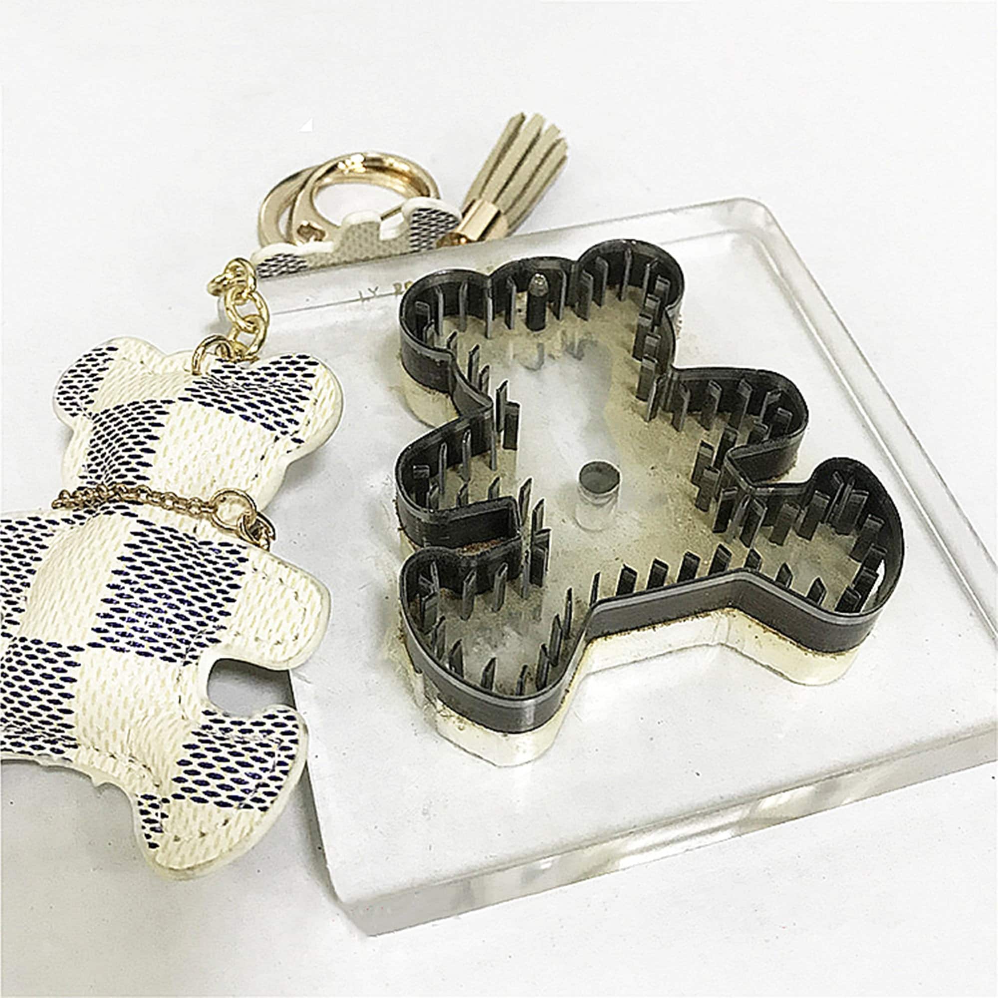 An application scenario or product detail of custom leather die cutter - Image 4