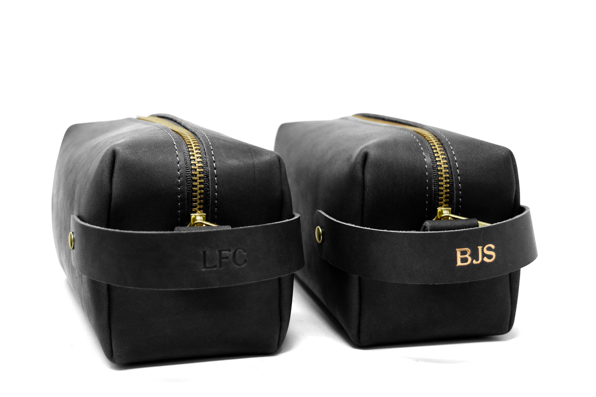 An application scenario or product detail of custom leather dopp kit - Image 6