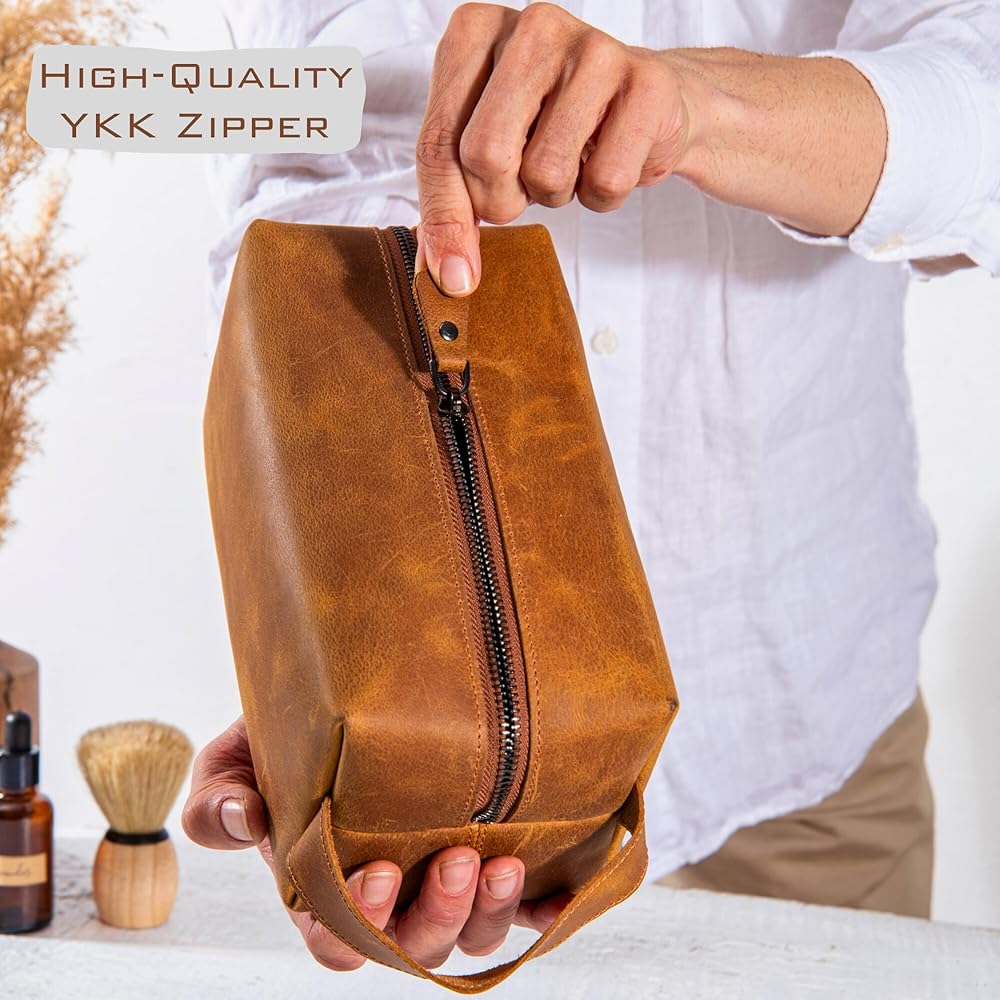 An application scenario or product detail of custom leather dopp kit - Image 7