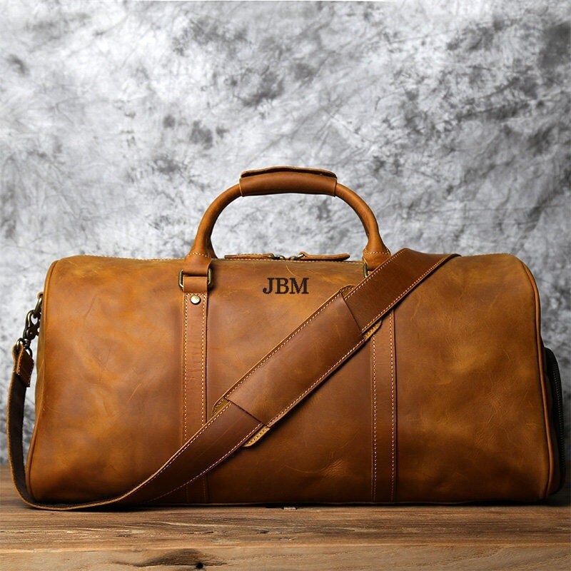An application scenario or product detail of custom leather duffle bags - Image 6