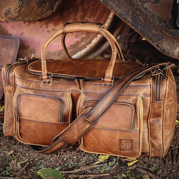 An application scenario or product detail of custom leather duffle bags - Image 15