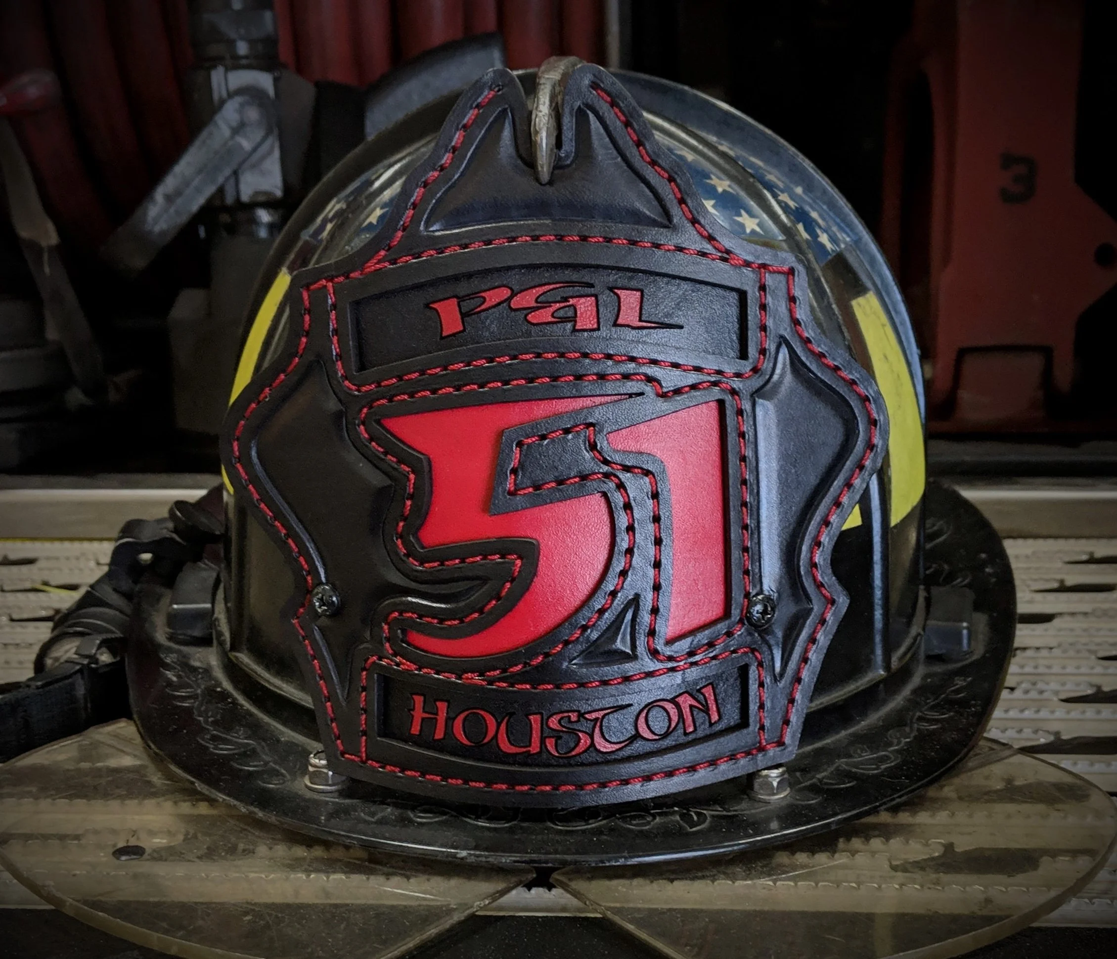 An application scenario or product detail of custom leather firefighter helmet shields - Image 16