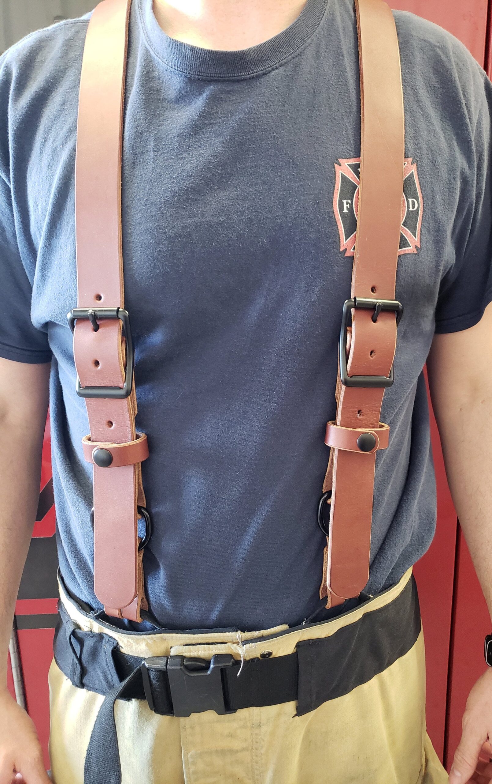 An application scenario or product detail of custom leather firefighter suspenders - Image 16