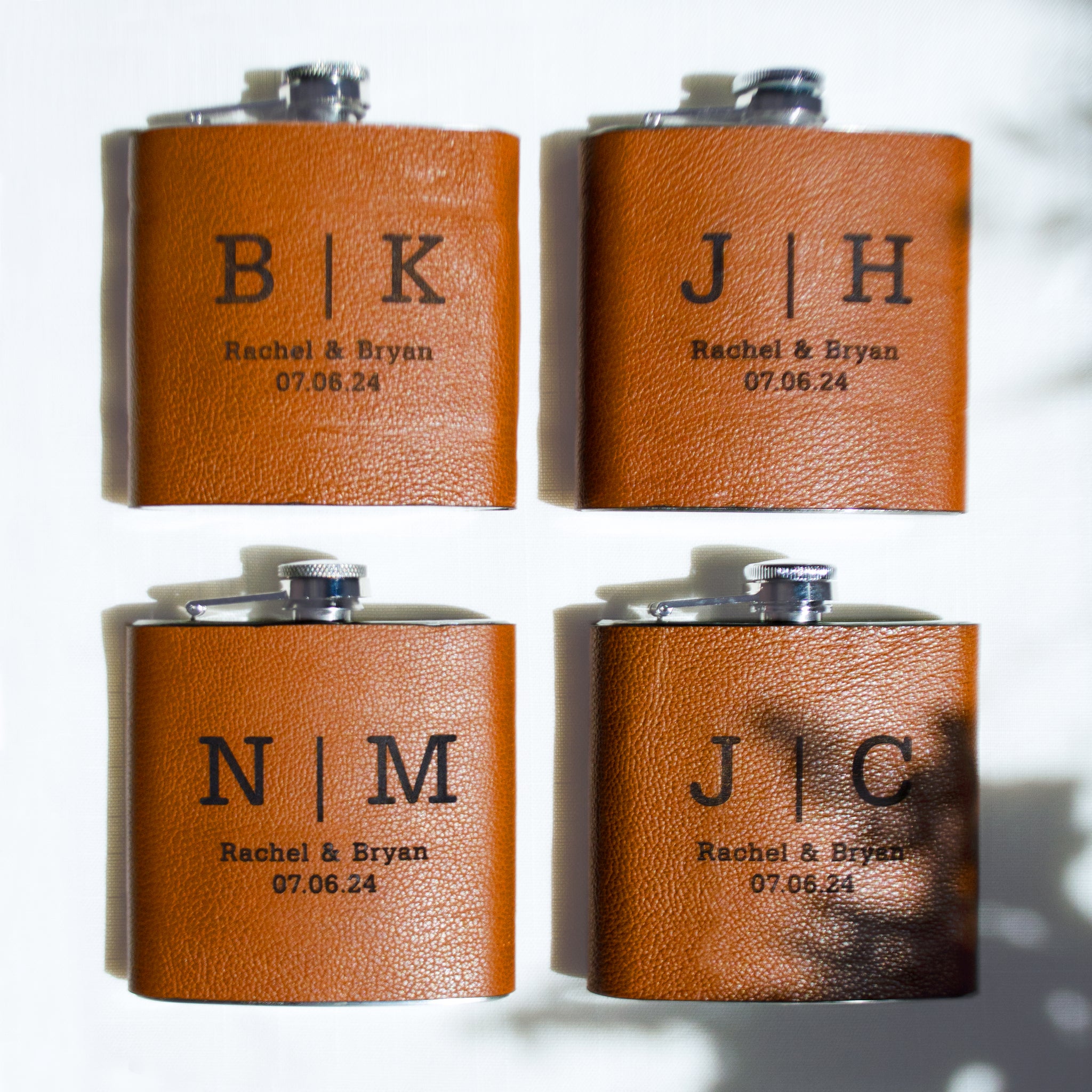 An application scenario or product detail of custom leather flask - Image 1