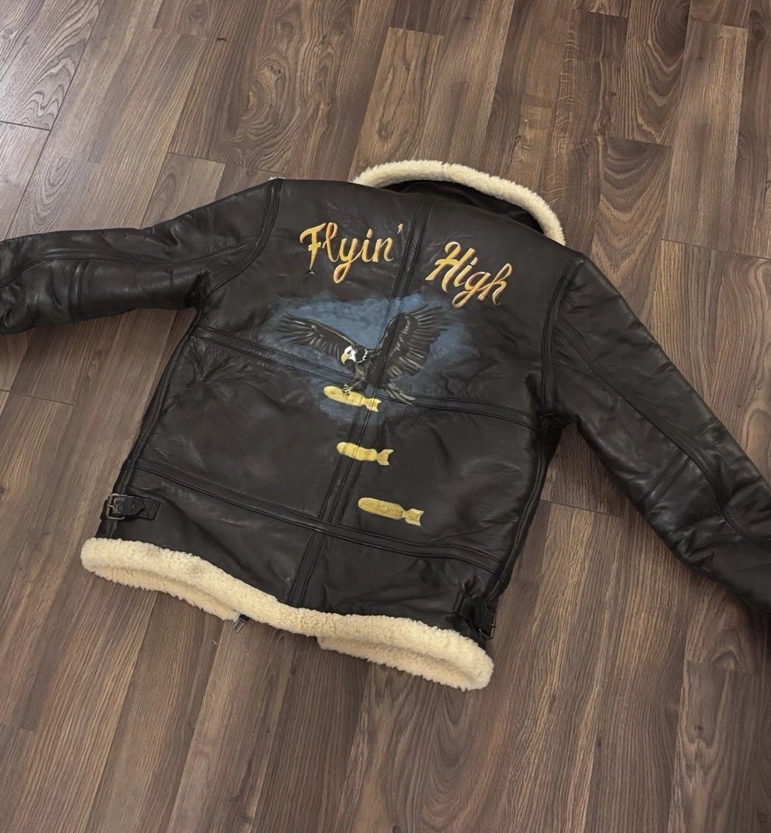 An application scenario or product detail of custom leather flight jackets - Image 14