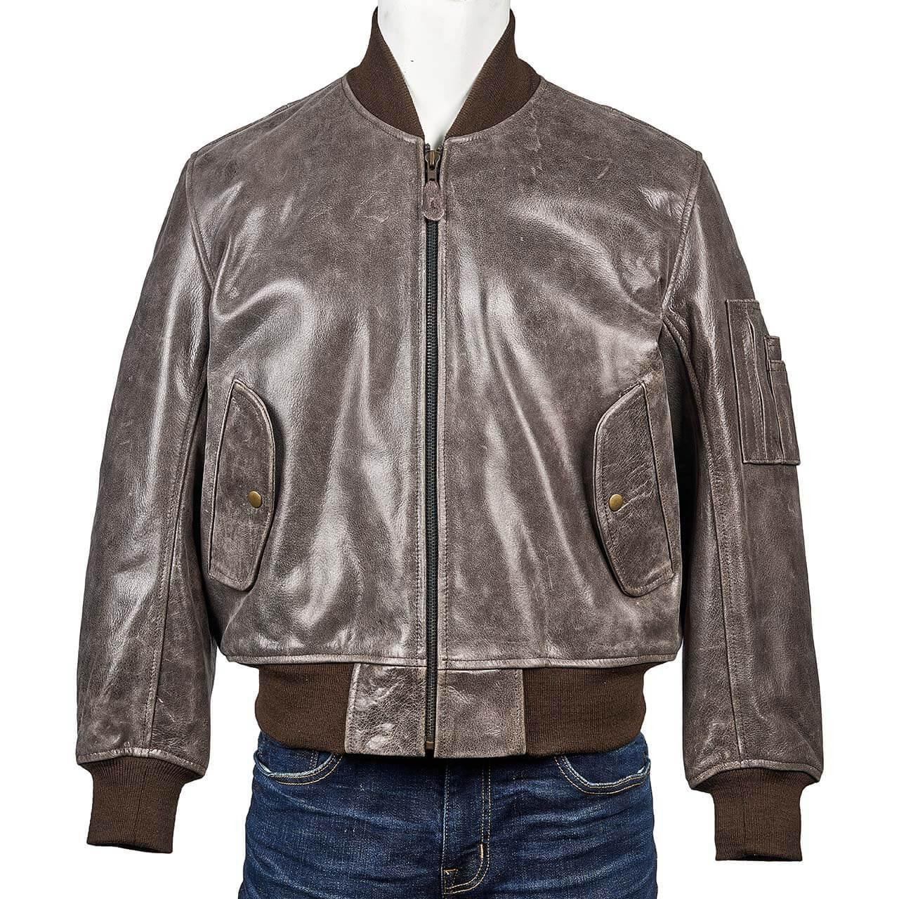 An application scenario or product detail of custom leather flight jackets - Image 18
