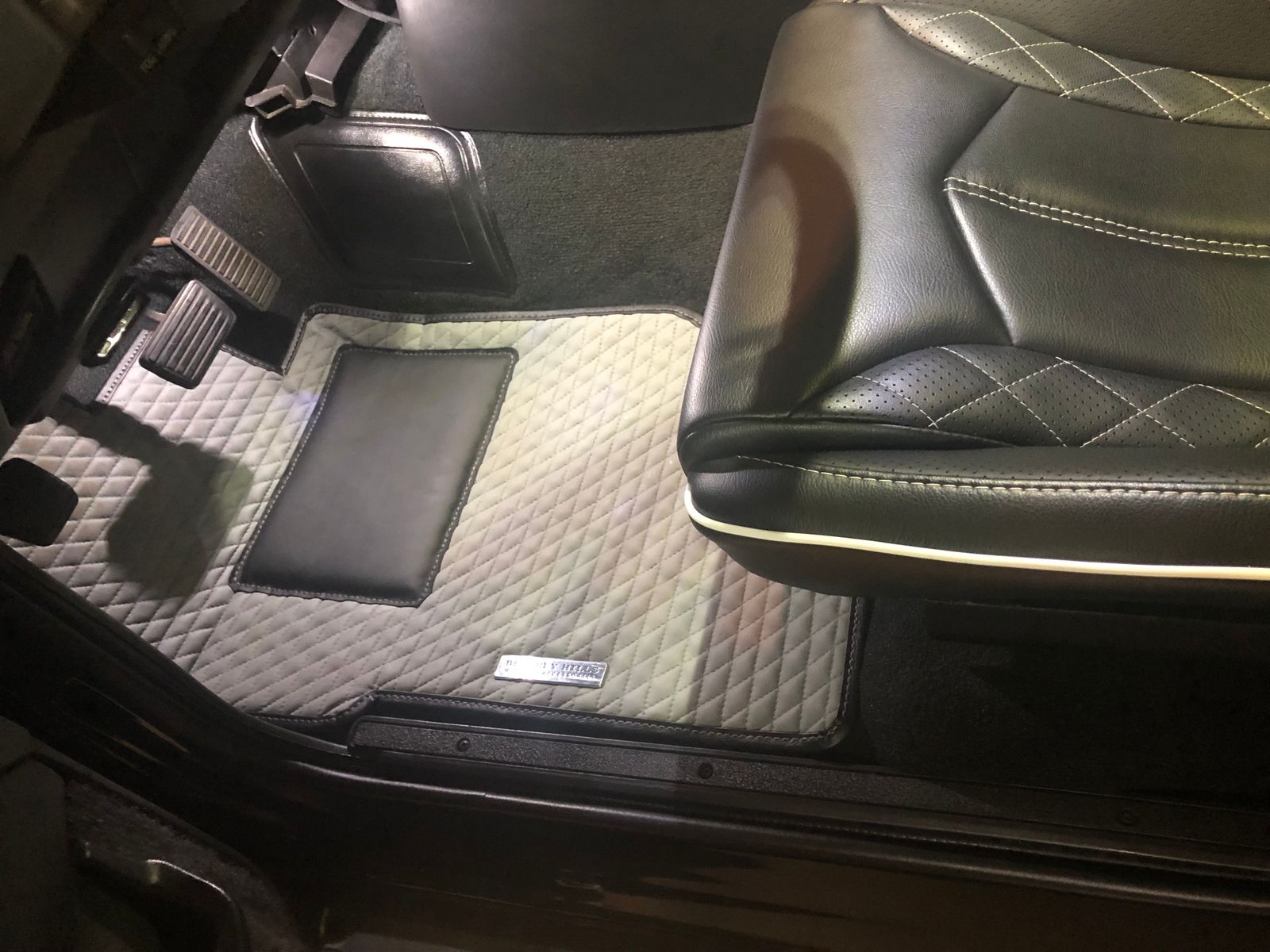 An application scenario or product detail of custom leather floor mats - Image 17