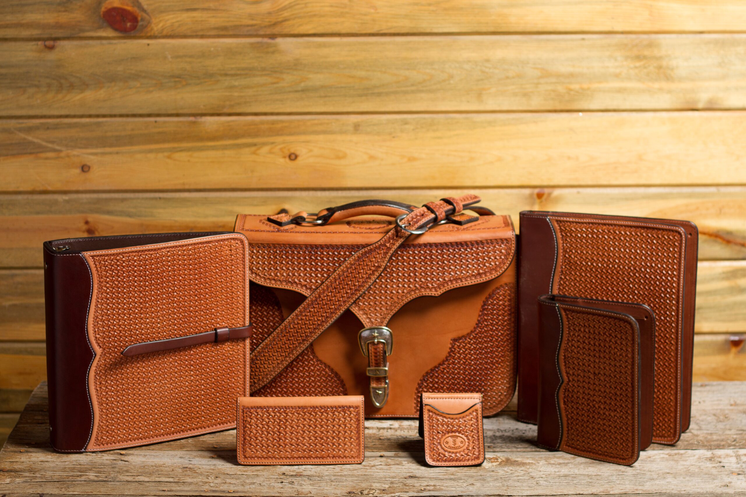 Featured image for the custom leather gifts guide