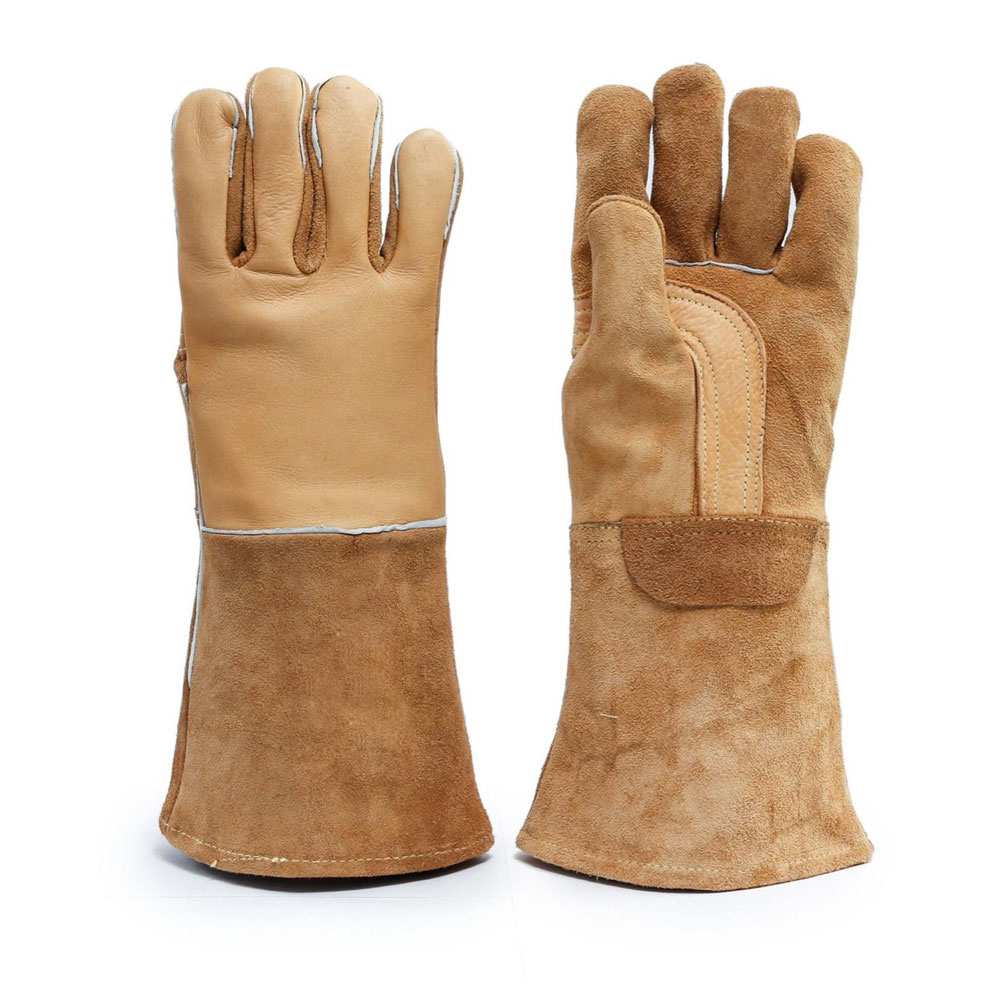 An application scenario or product detail of custom leather gloves - Image 13