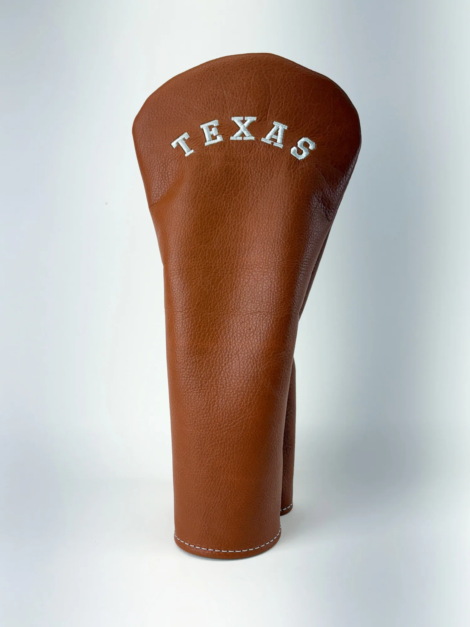 An application scenario or product detail of custom leather golf headcovers - Image 8