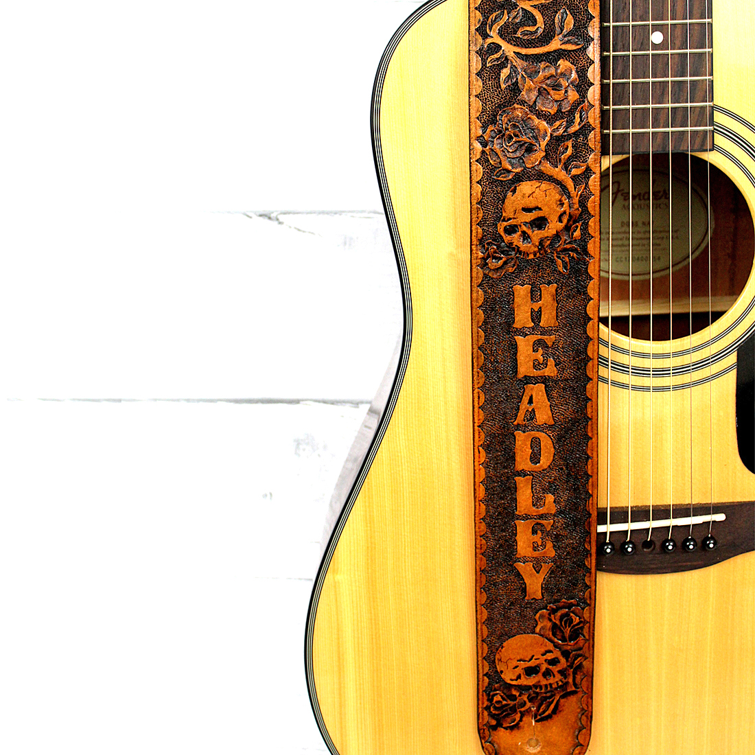 An application scenario or product detail of custom leather guitar straps - Image 19