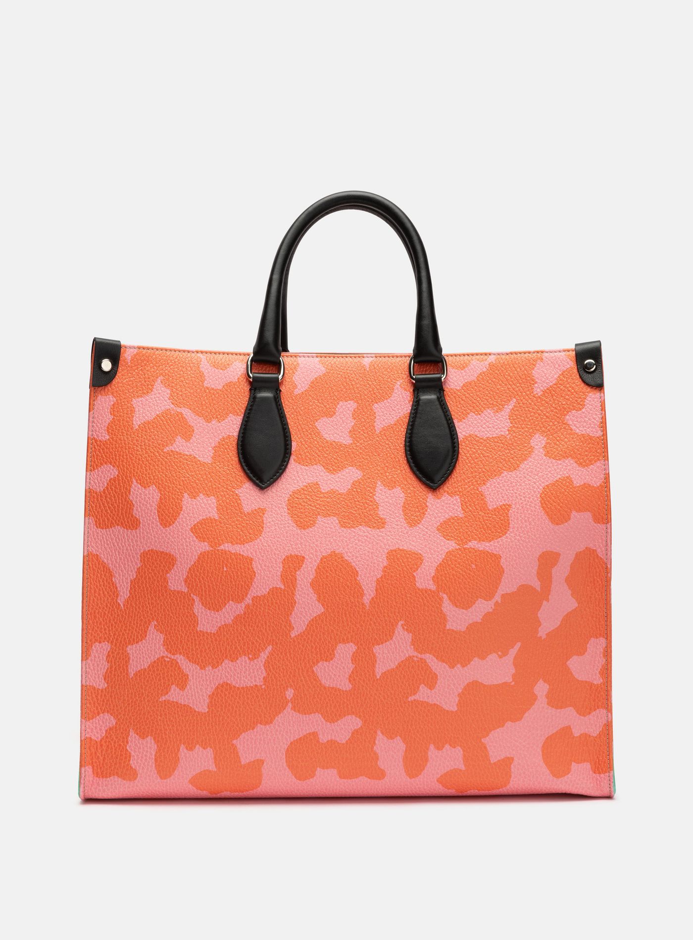 An application scenario or product detail of custom leather handbags - Image 9