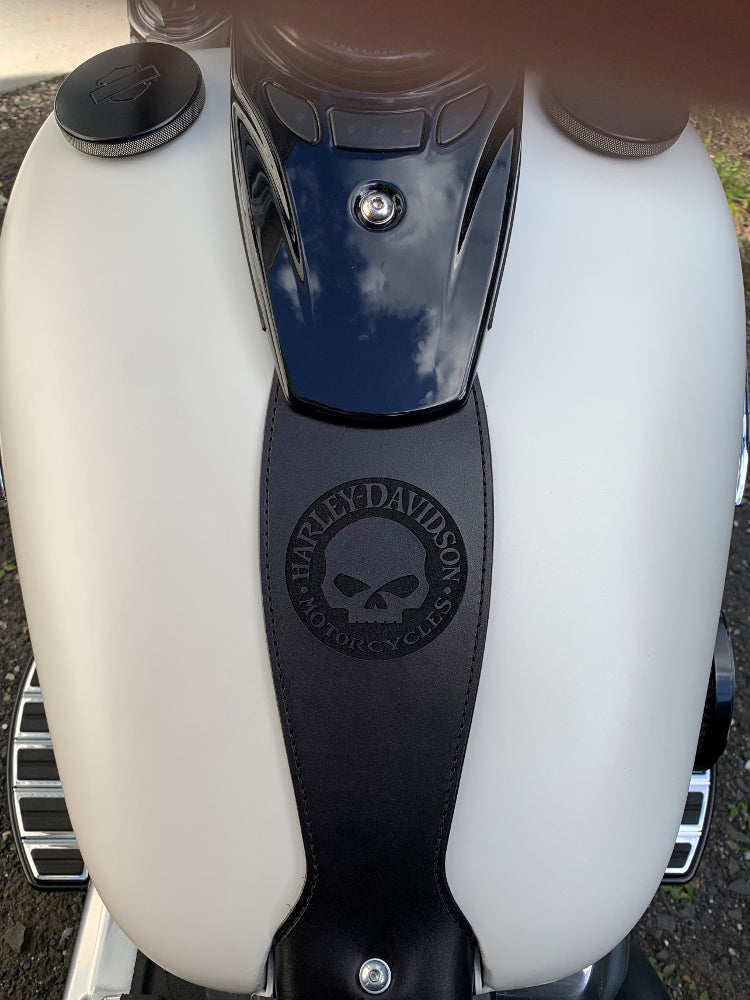 An application scenario or product detail of custom leather harley tank bibs - Image 5
