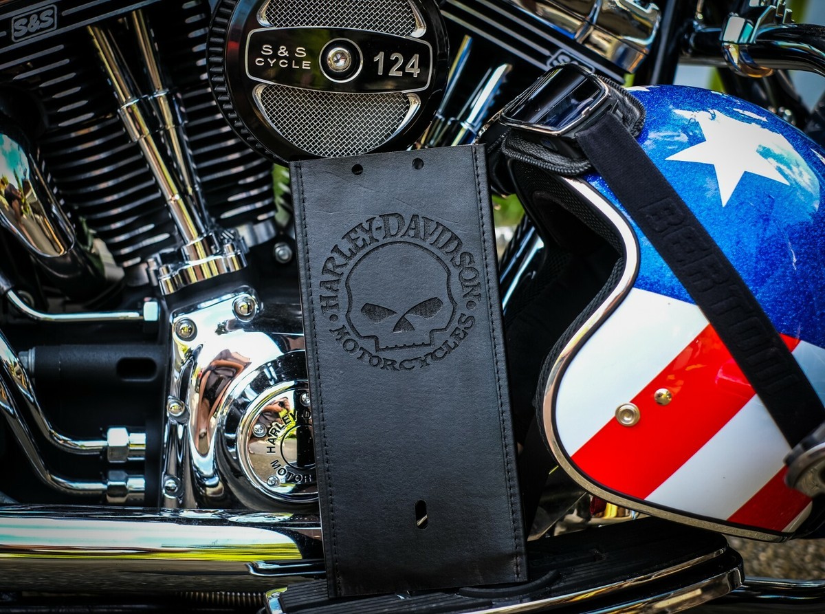 An application scenario or product detail of custom leather harley tank bibs - Image 6
