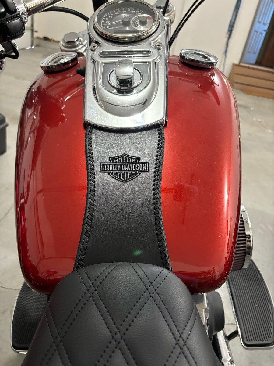 An application scenario or product detail of custom leather harley tank bibs - Image 9