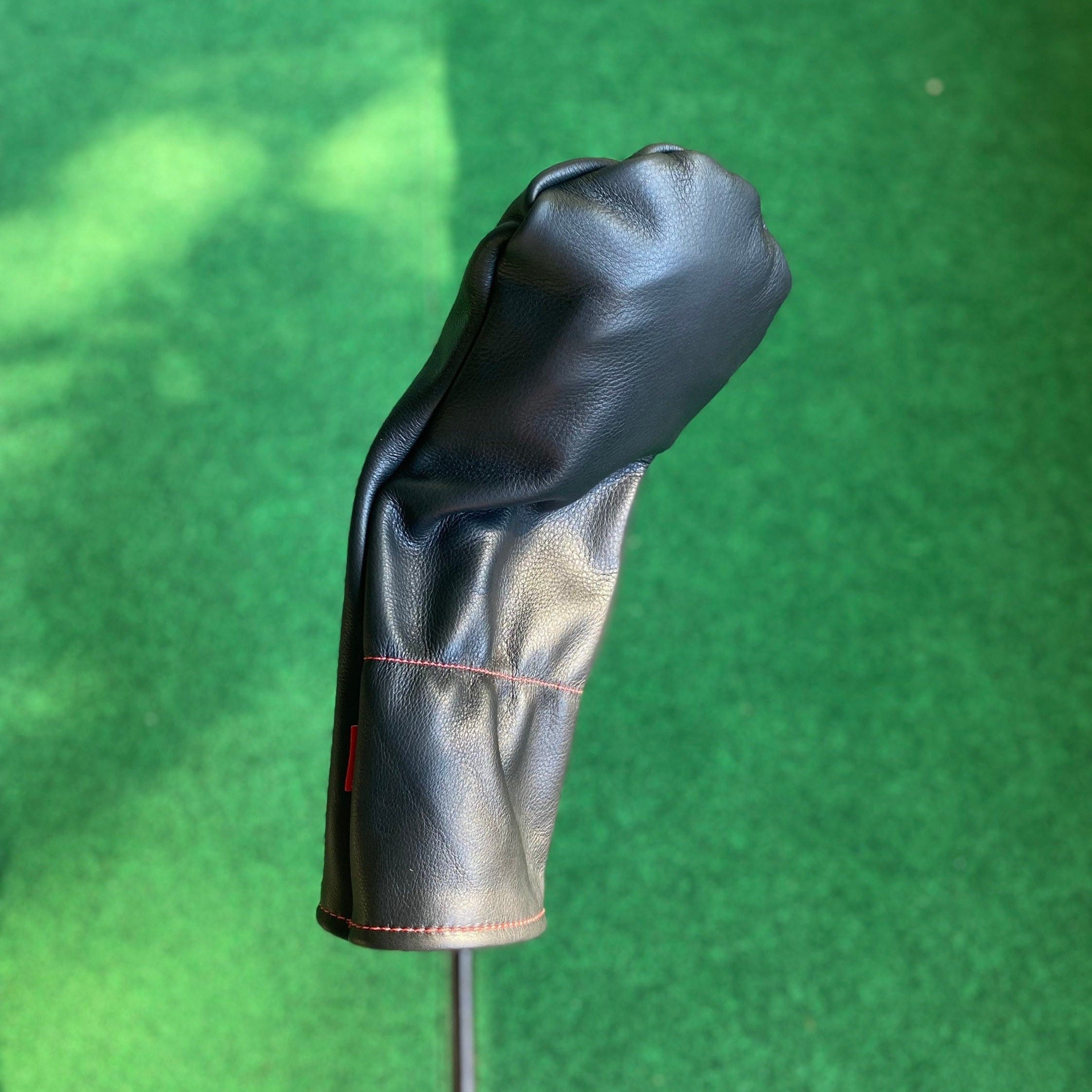 An application scenario or product detail of custom leather headcovers - Image 12