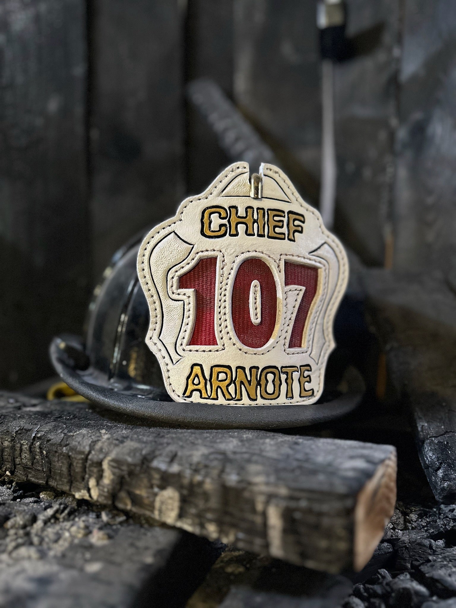 An application scenario or product detail of custom leather helmet shields - Image 16