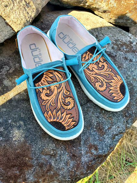 An application scenario or product detail of custom leather hey dudes - Image 4