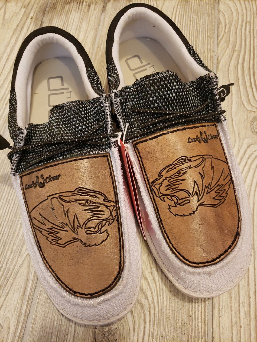 An application scenario or product detail of custom leather hey dudes - Image 6