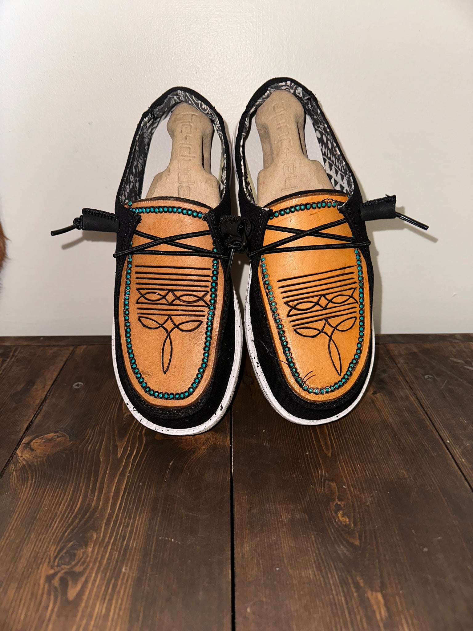 An application scenario or product detail of custom leather hey dudes - Image 14