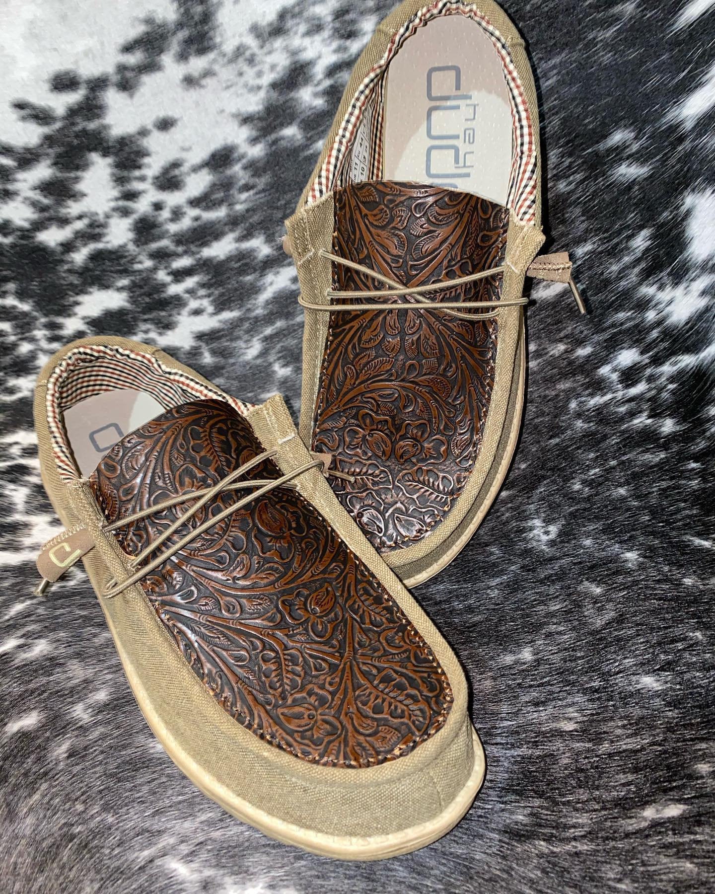 An application scenario or product detail of custom leather hey dudes - Image 18