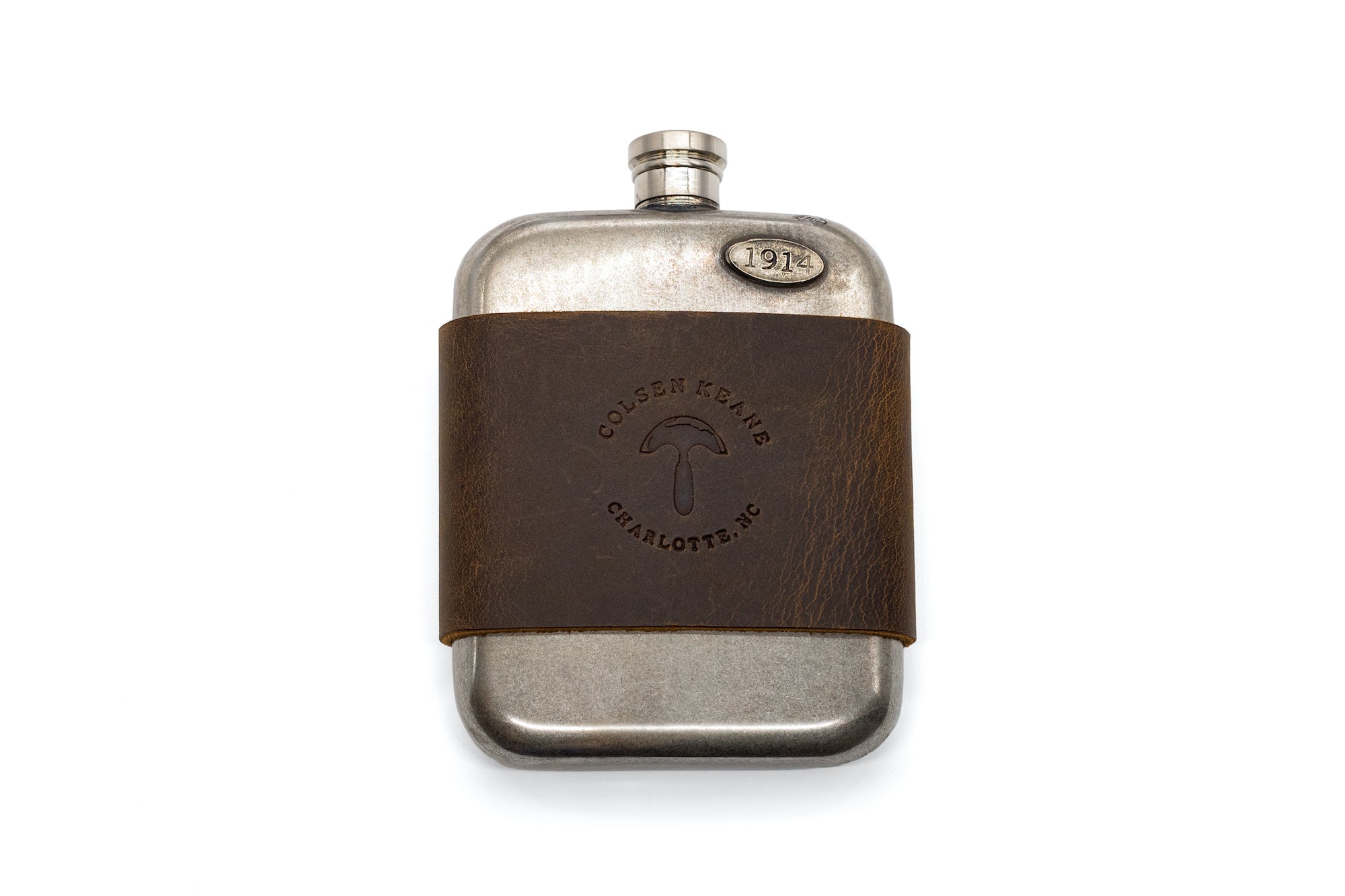 An application scenario or product detail of custom leather hip flask - Image 4