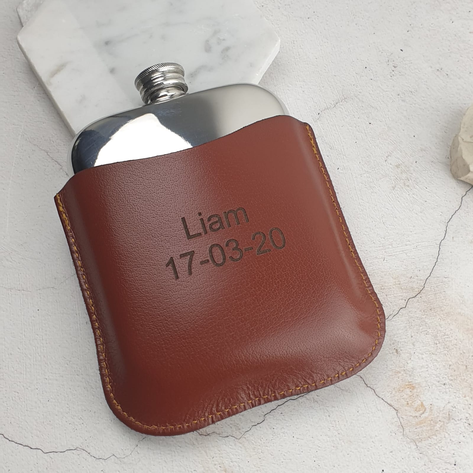 An application scenario or product detail of custom leather hip flask - Image 5
