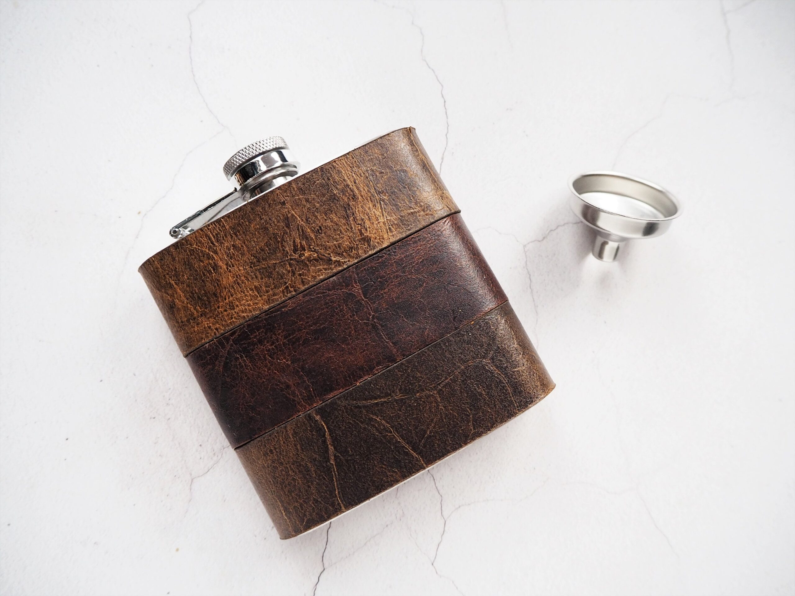 An application scenario or product detail of custom leather hip flask - Image 6