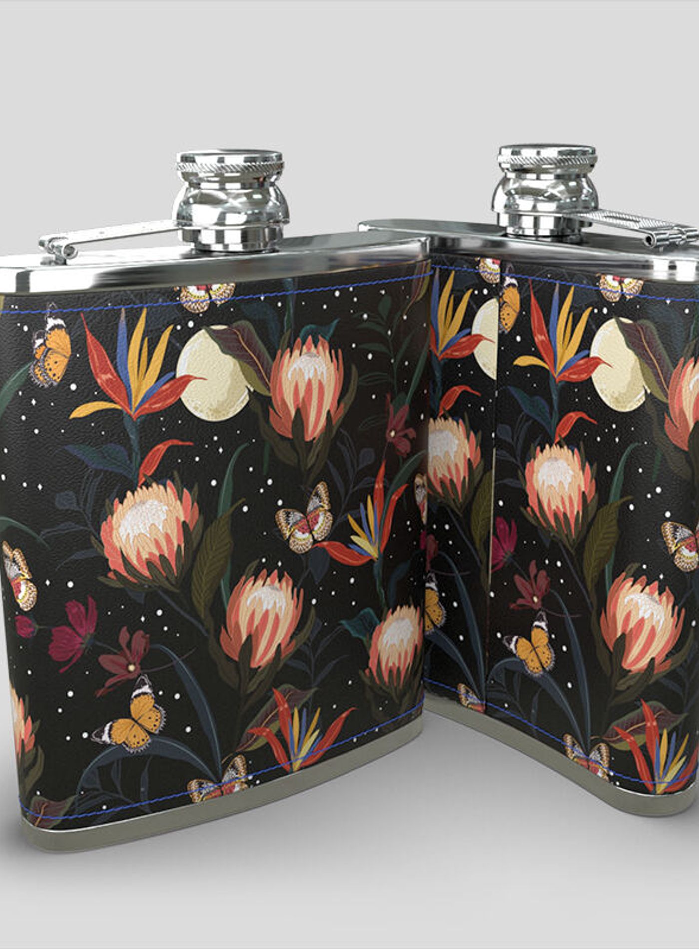 An application scenario or product detail of custom leather hip flask - Image 12