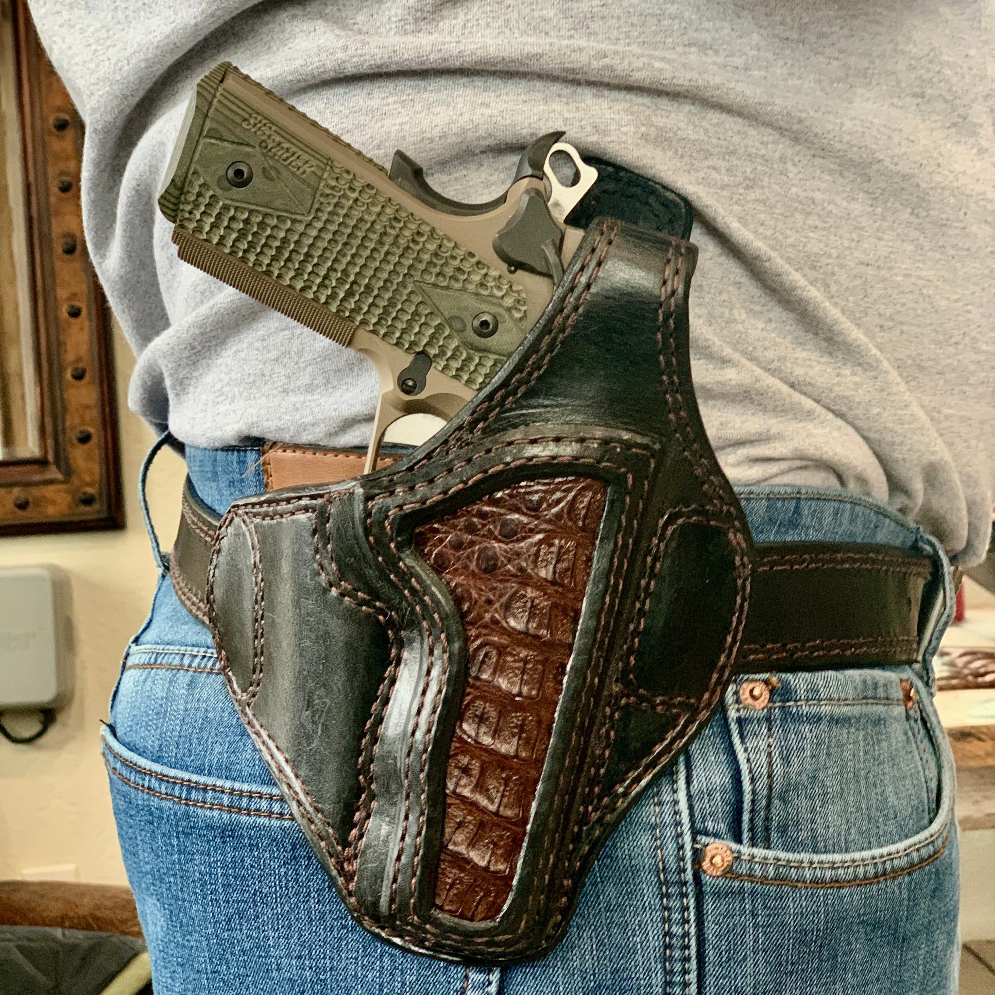 An application scenario or product detail of custom leather holsters - Image 15