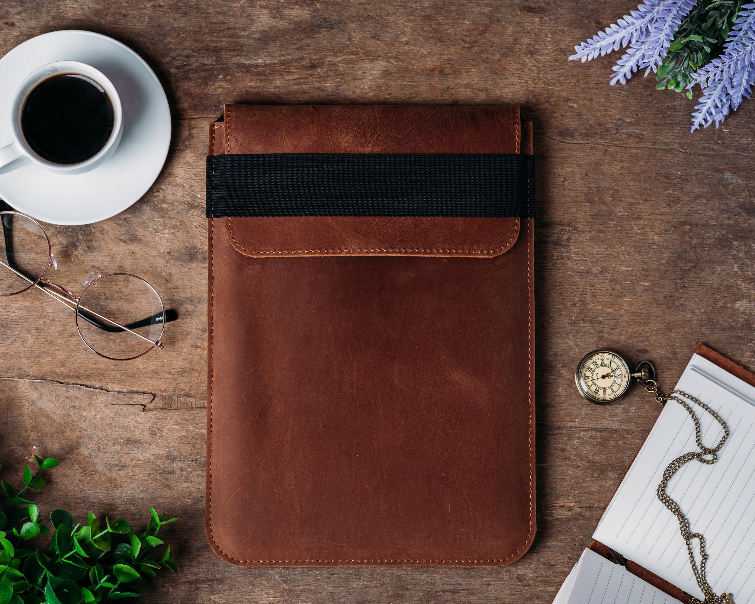 An application scenario or product detail of custom leather ipad case - Image 12