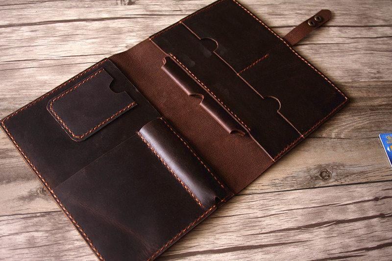 An application scenario or product detail of custom leather ipad case - Image 17