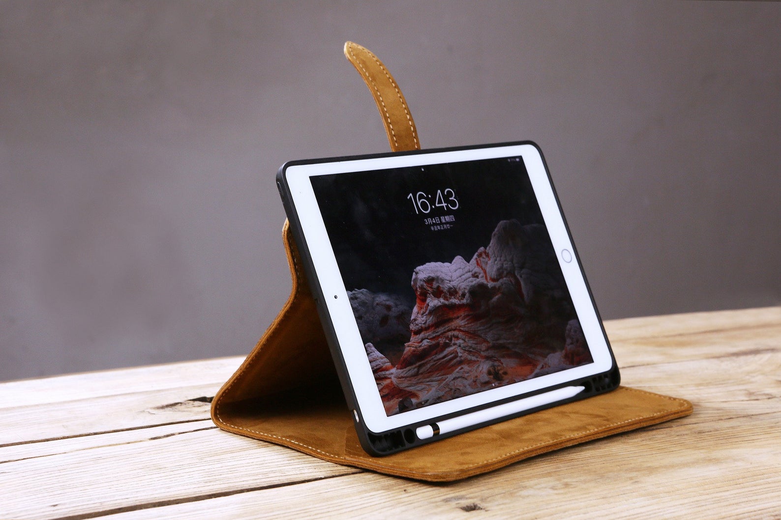 An application scenario or product detail of custom leather ipad case - Image 19