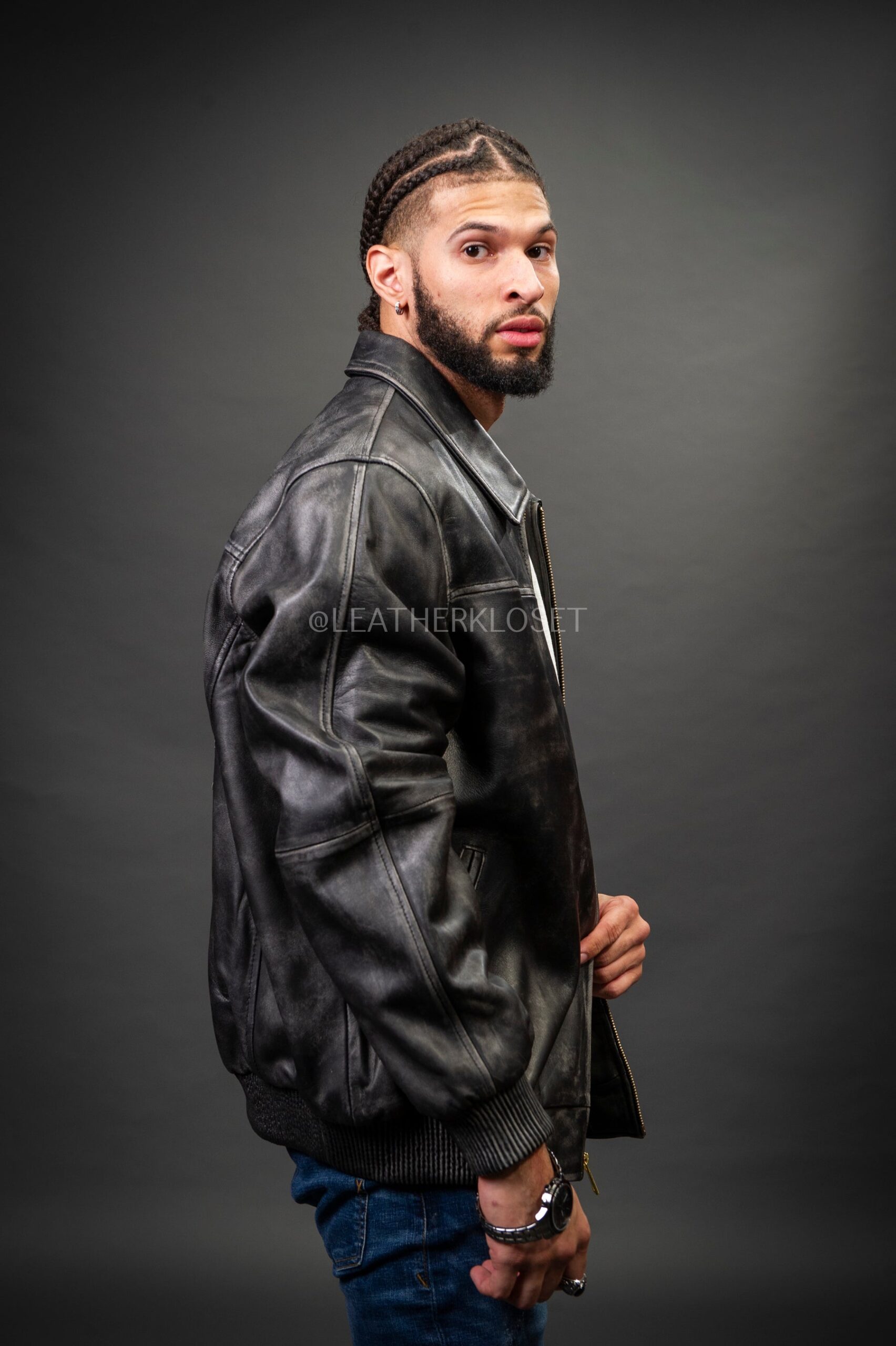 An application scenario or product detail of custom leather jacket mens - Image 17