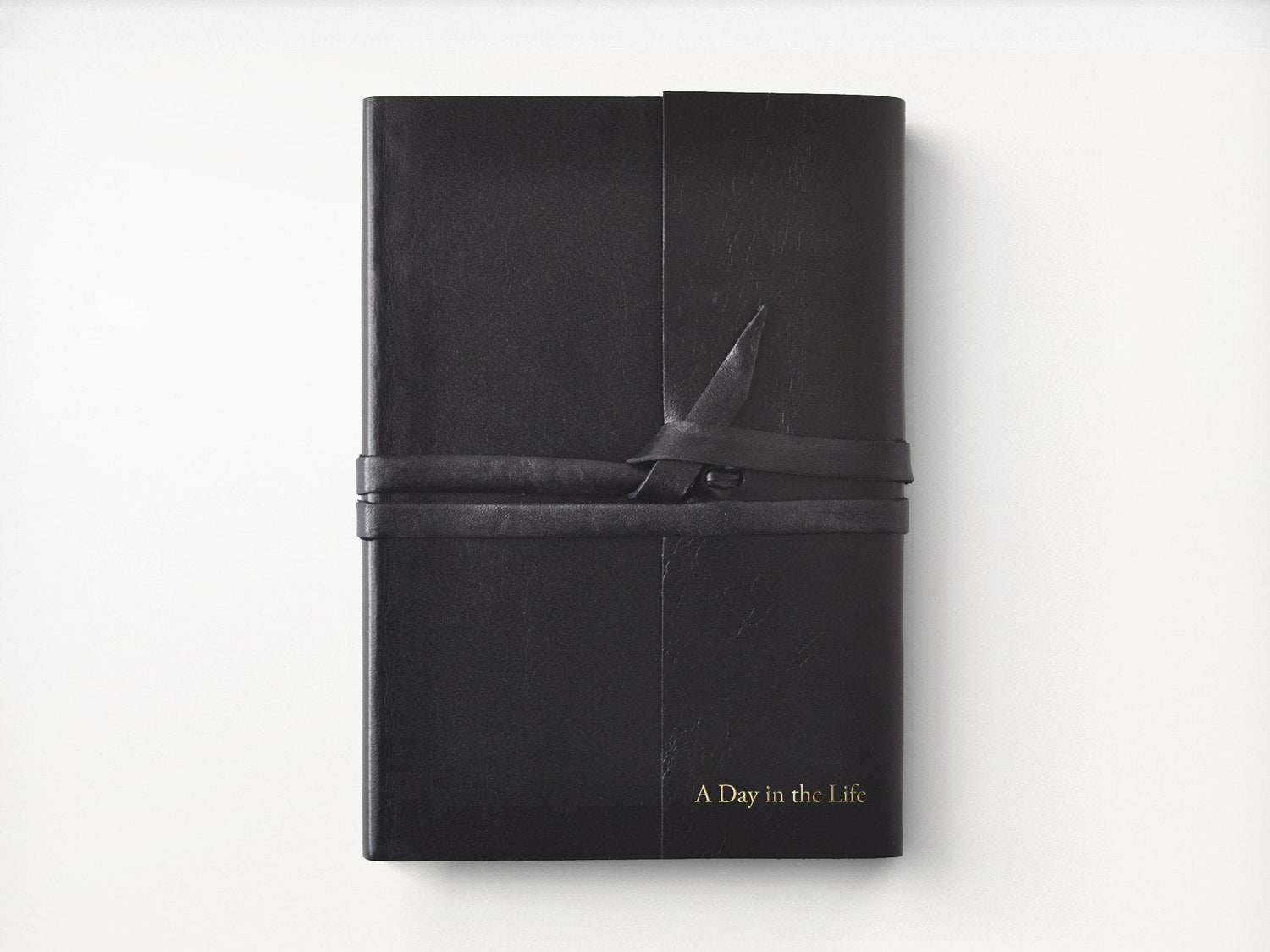 An application scenario or product detail of custom leather journals - Image 14