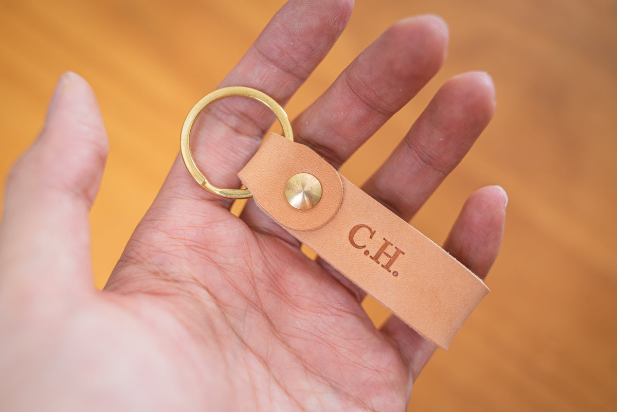 An application scenario or product detail of custom leather key fob - Image 7