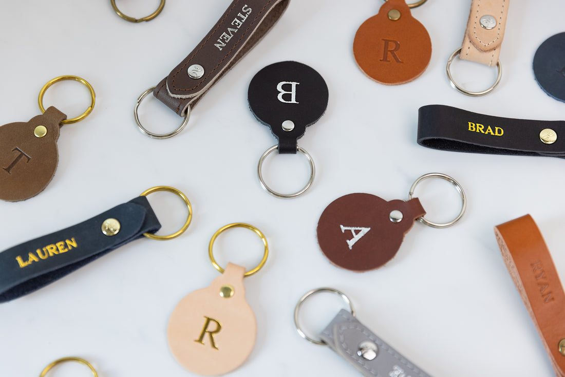 An application scenario or product detail of custom leather keychains - Image 14